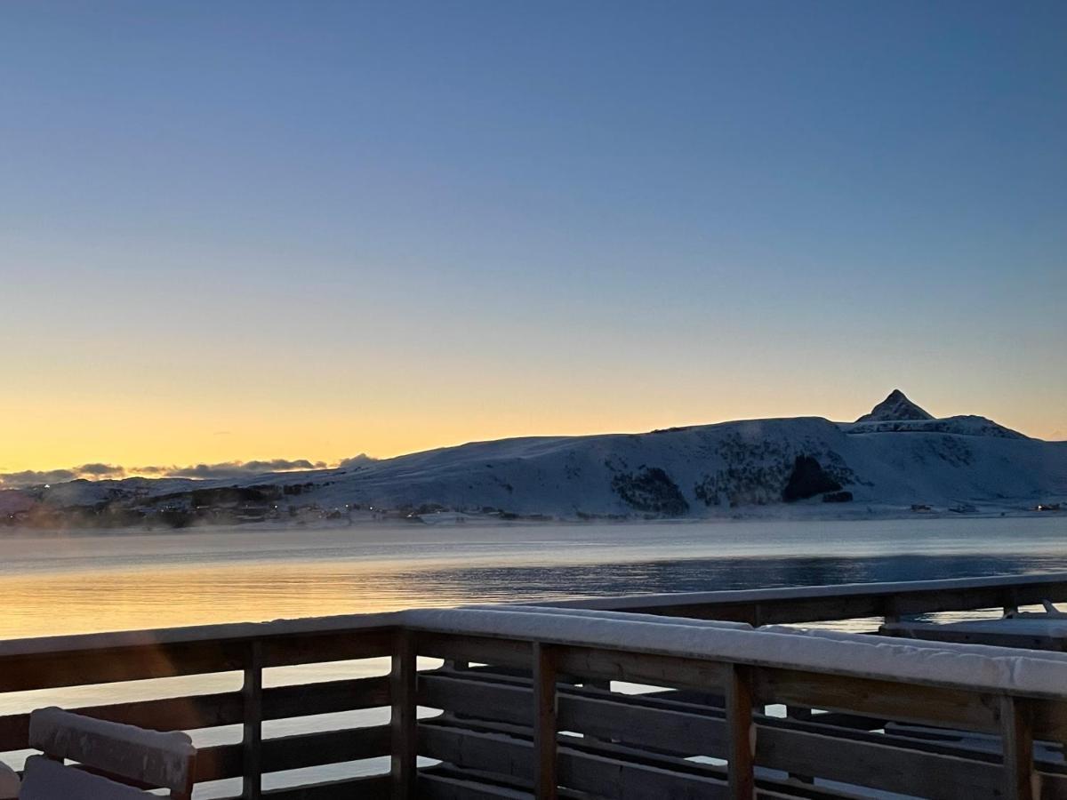 Luxurious Cabin By The Waterfront レクネス エクステリア 写真
