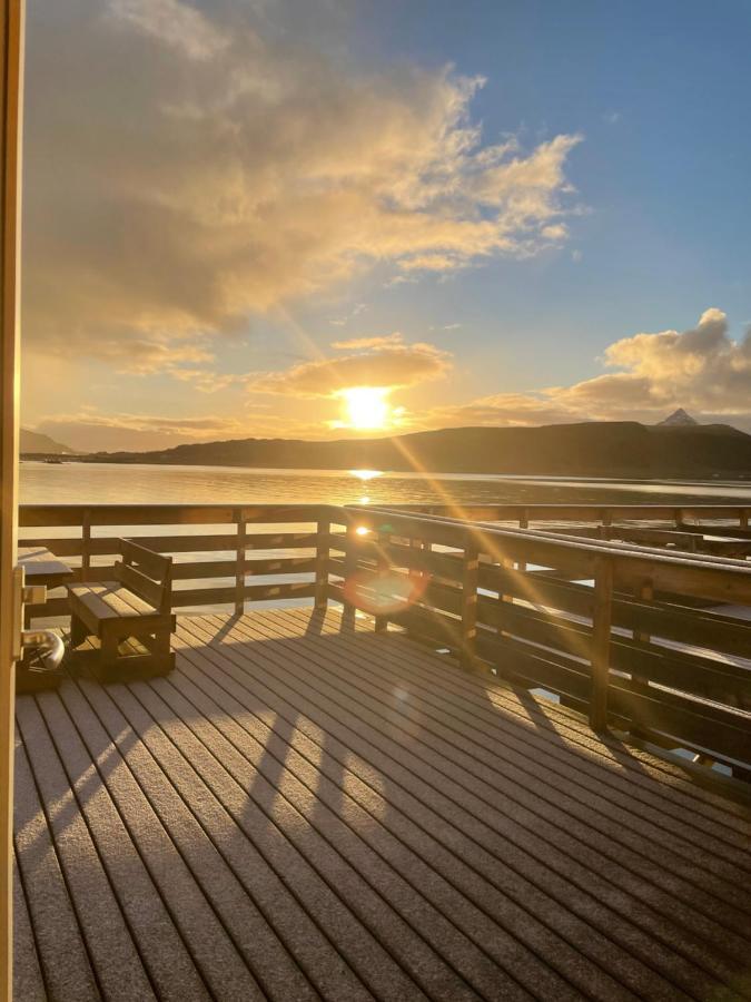 Luxurious Cabin By The Waterfront レクネス エクステリア 写真